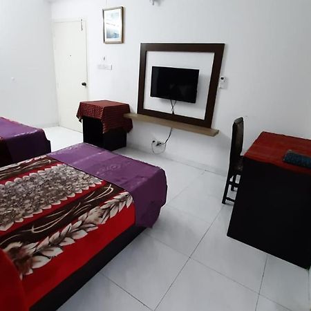 Center Point Apartment Дака Екстериор снимка
