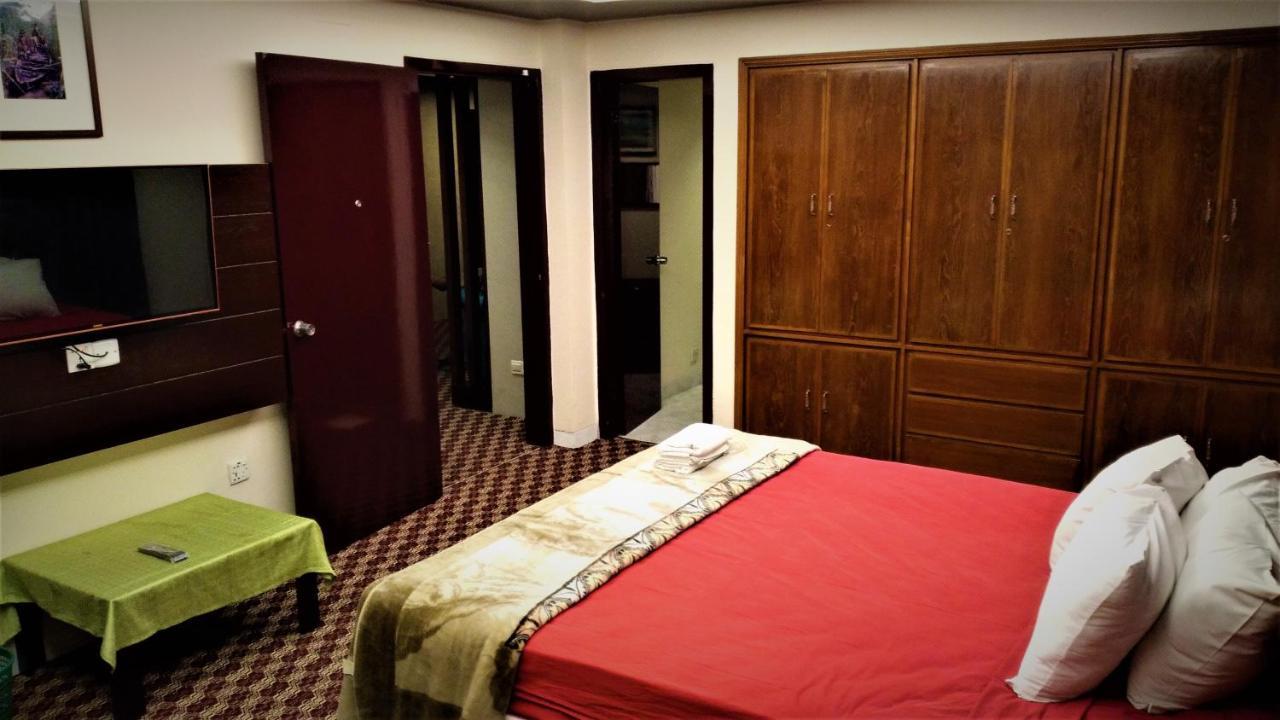 Center Point Apartment Дака Екстериор снимка