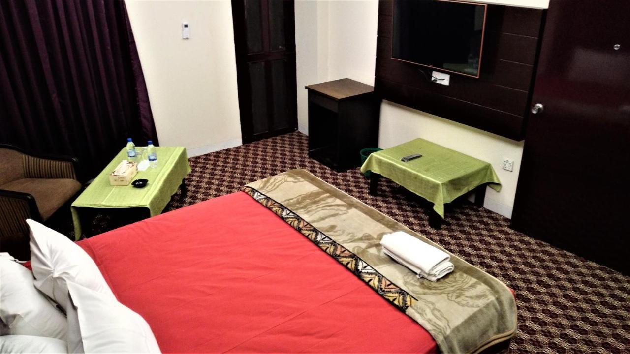 Center Point Apartment Дака Екстериор снимка