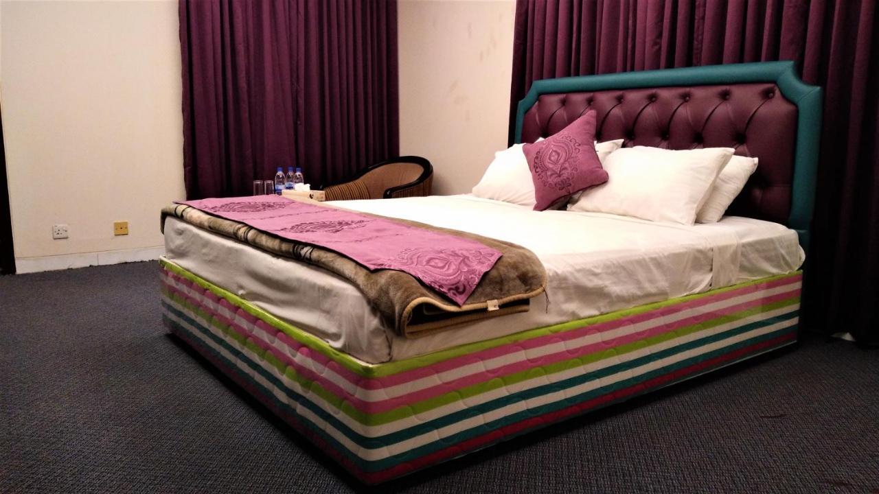 Center Point Apartment Дака Екстериор снимка