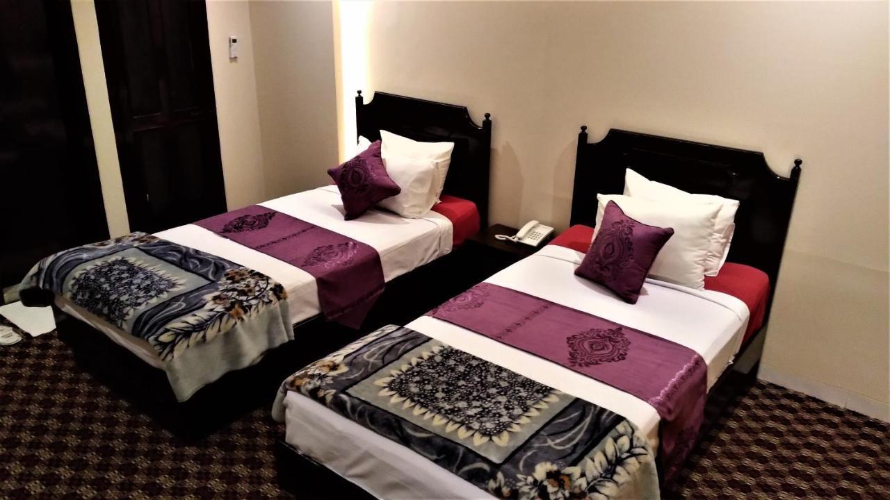 Center Point Apartment Дака Екстериор снимка