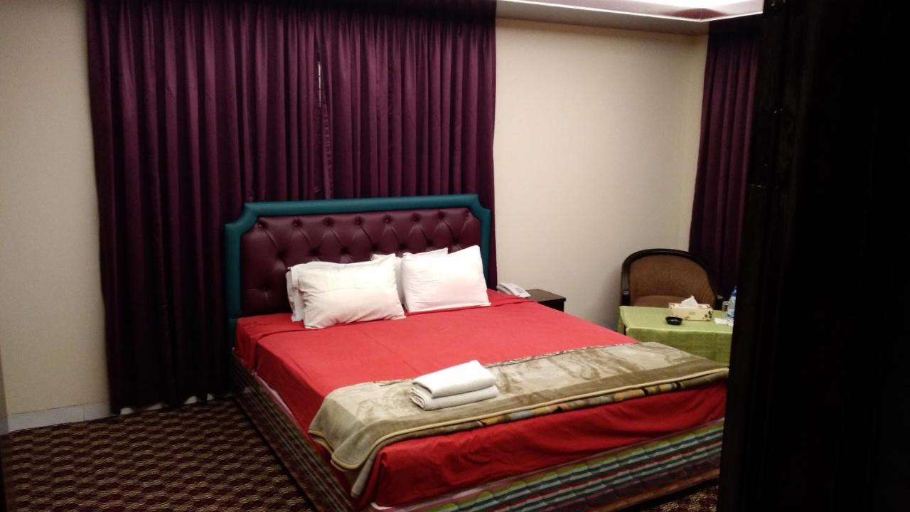 Center Point Apartment Дака Екстериор снимка