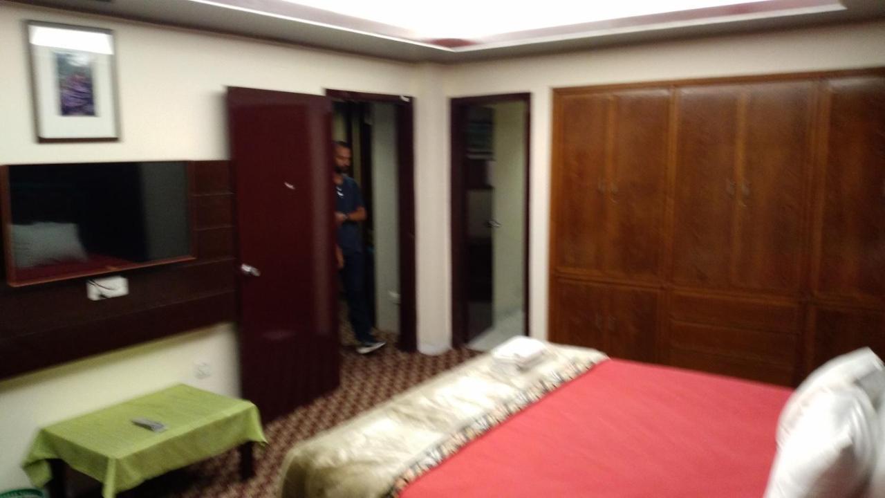 Center Point Apartment Дака Екстериор снимка