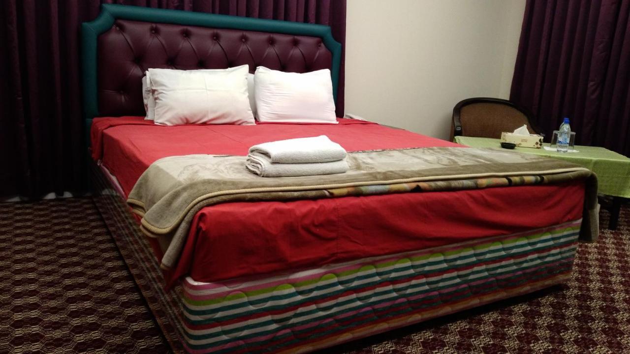 Center Point Apartment Дака Екстериор снимка