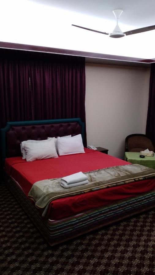 Center Point Apartment Дака Екстериор снимка