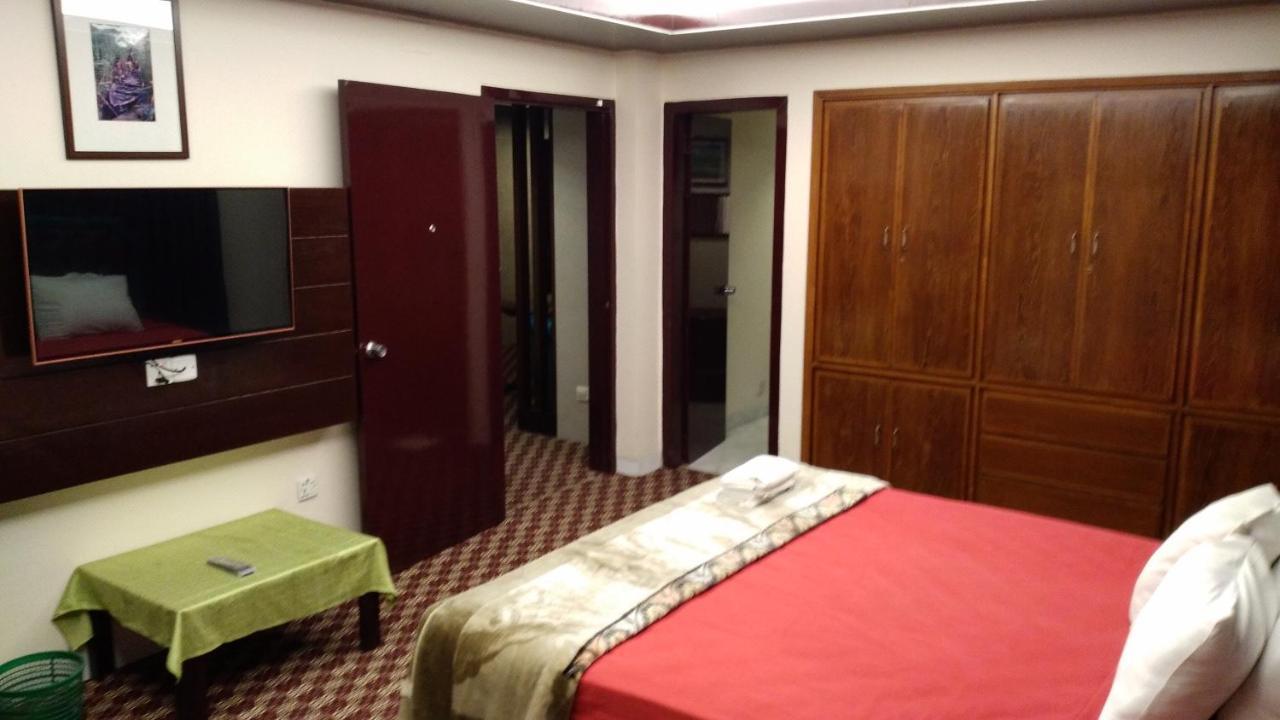 Center Point Apartment Дака Екстериор снимка
