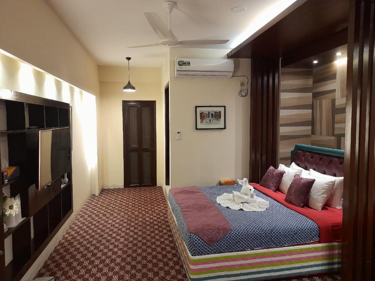 Center Point Apartment Дака Екстериор снимка