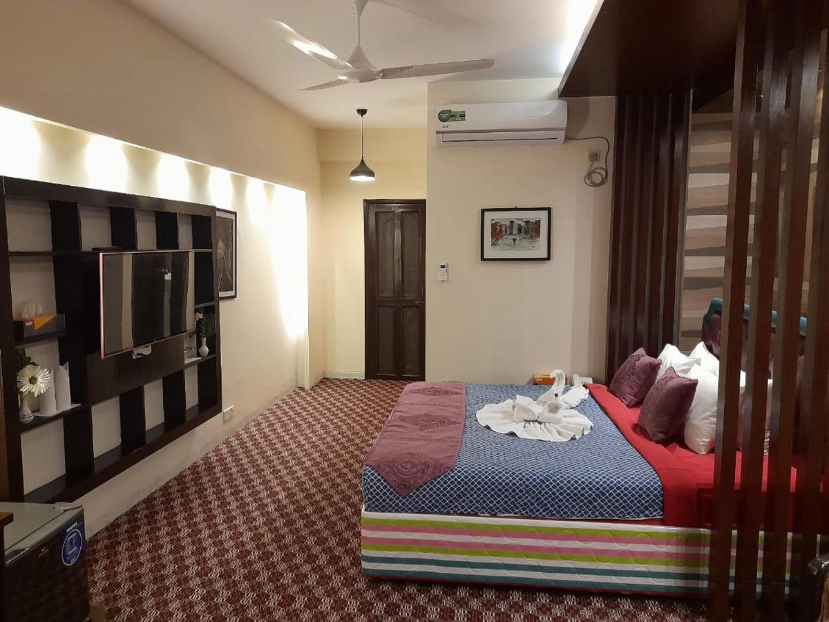 Center Point Apartment Дака Екстериор снимка