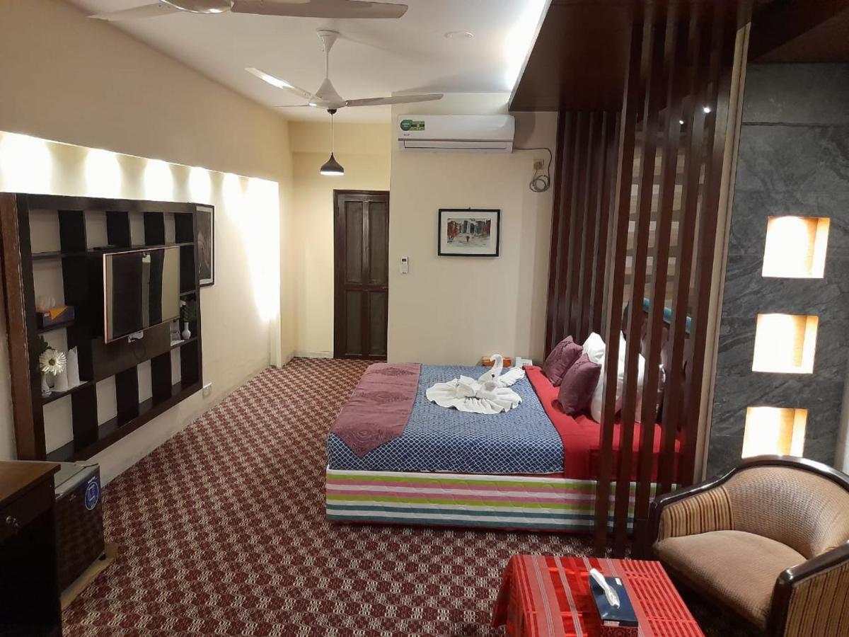 Center Point Apartment Дака Екстериор снимка