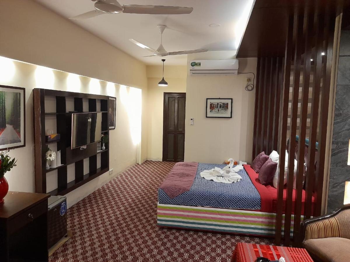 Center Point Apartment Дака Екстериор снимка