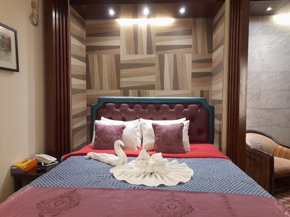 Center Point Apartment Дака Екстериор снимка