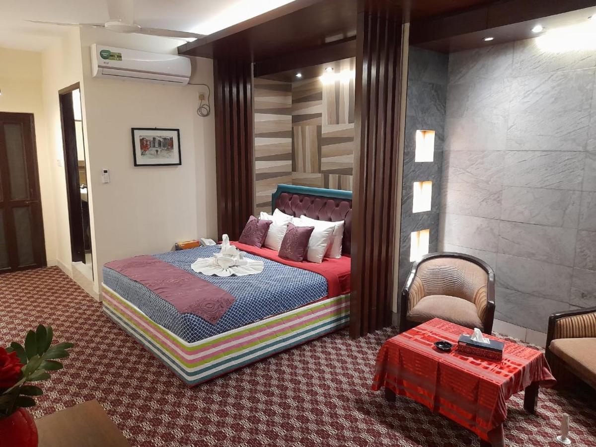 Center Point Apartment Дака Екстериор снимка