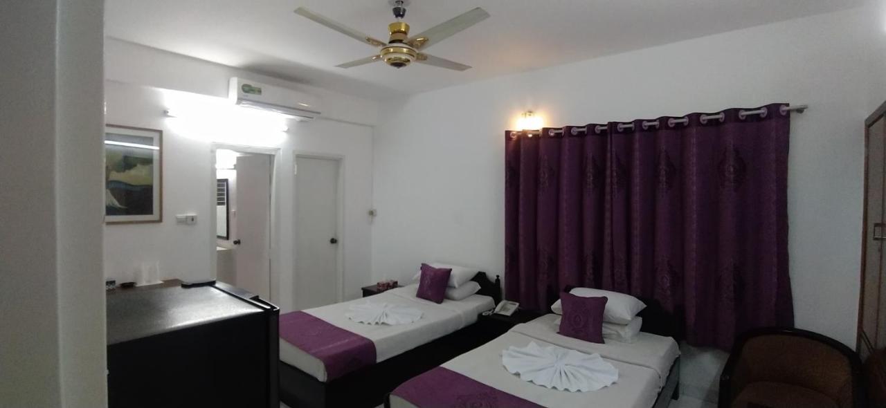 Center Point Apartment Дака Екстериор снимка