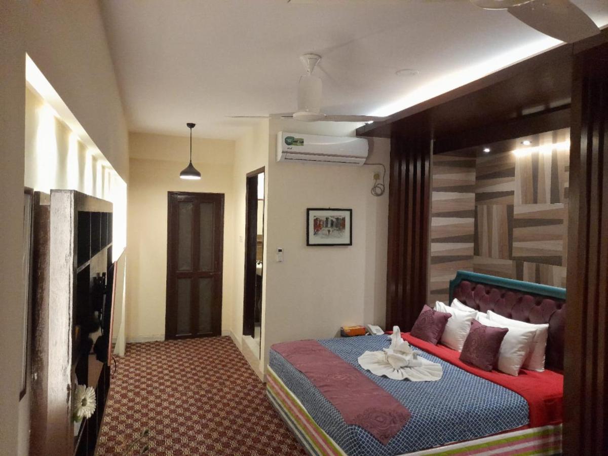 Center Point Apartment Дака Екстериор снимка