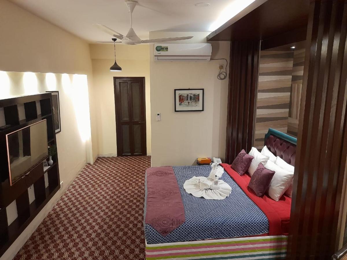 Center Point Apartment Дака Екстериор снимка