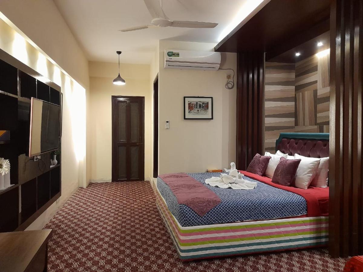 Center Point Apartment Дака Екстериор снимка