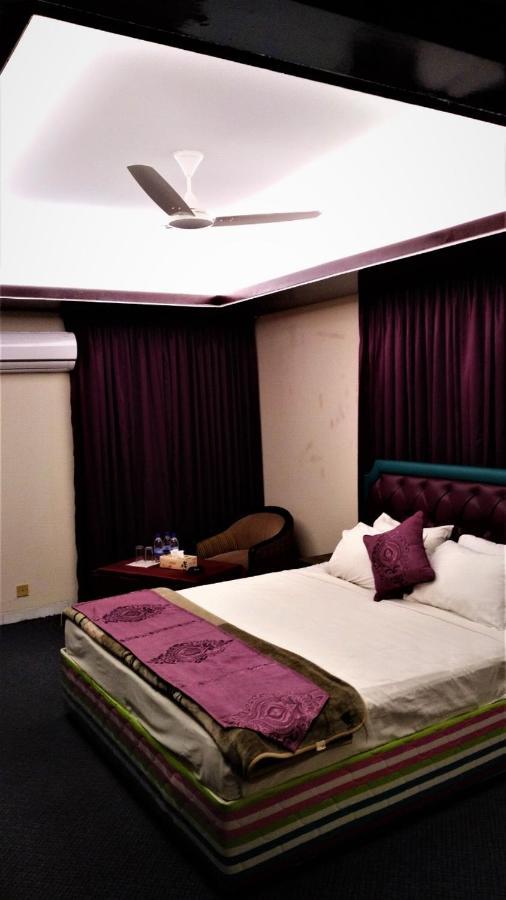 Center Point Apartment Дака Екстериор снимка