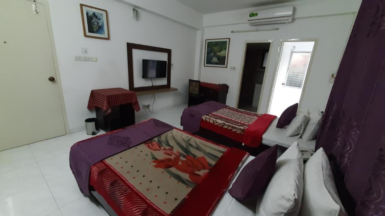 Center Point Apartment Дака Екстериор снимка
