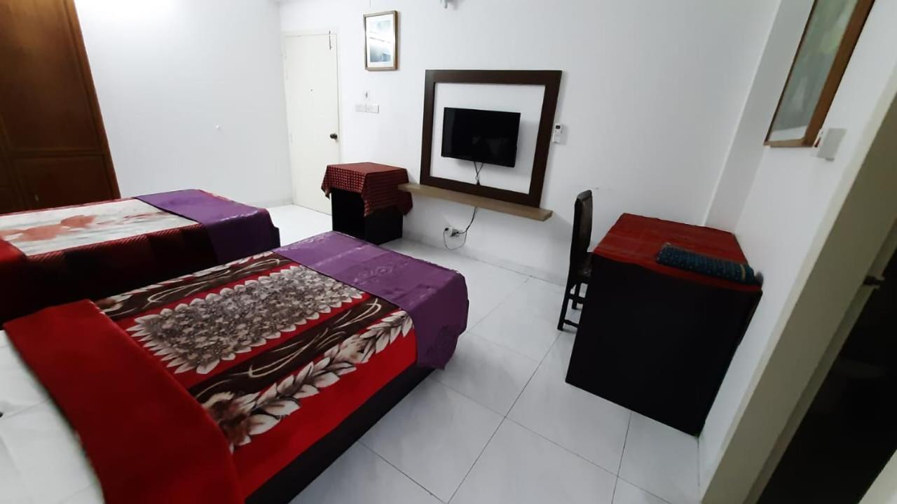 Center Point Apartment Дака Екстериор снимка
