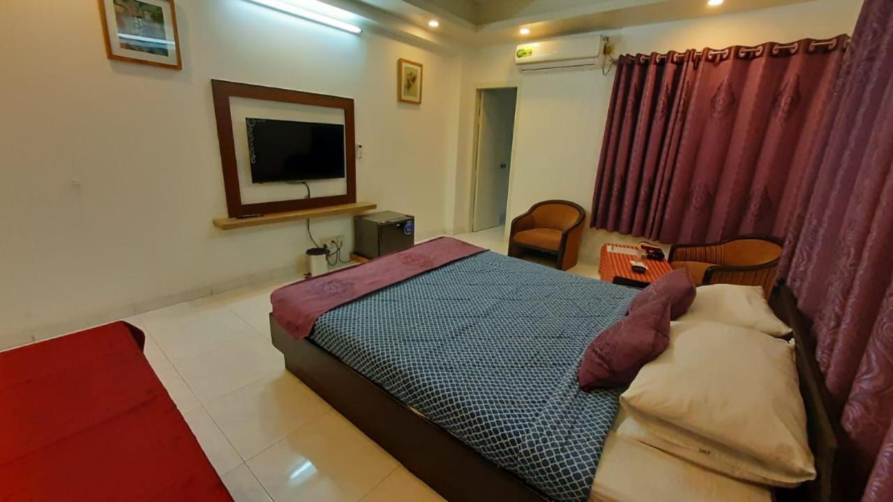Center Point Apartment Дака Екстериор снимка