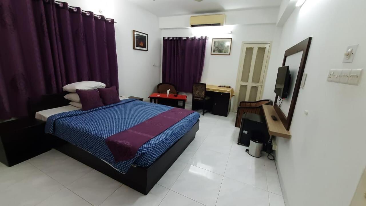 Center Point Apartment Дака Екстериор снимка